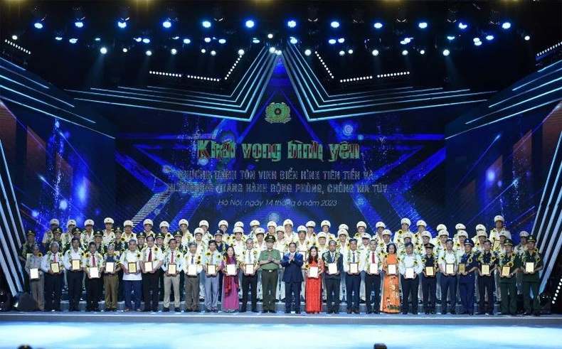 Tôn vinh 75 điển hình tiên tiến trong công tác phòng, chống ma túy.