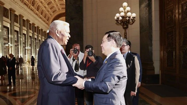 Chủ tịch Quốc hội Chính quyền Nhân dân nước Cộng hòa Cuba Esteban Lazo Hernandez và Chủ tịch Quốc hội Vương Đình Huệ.