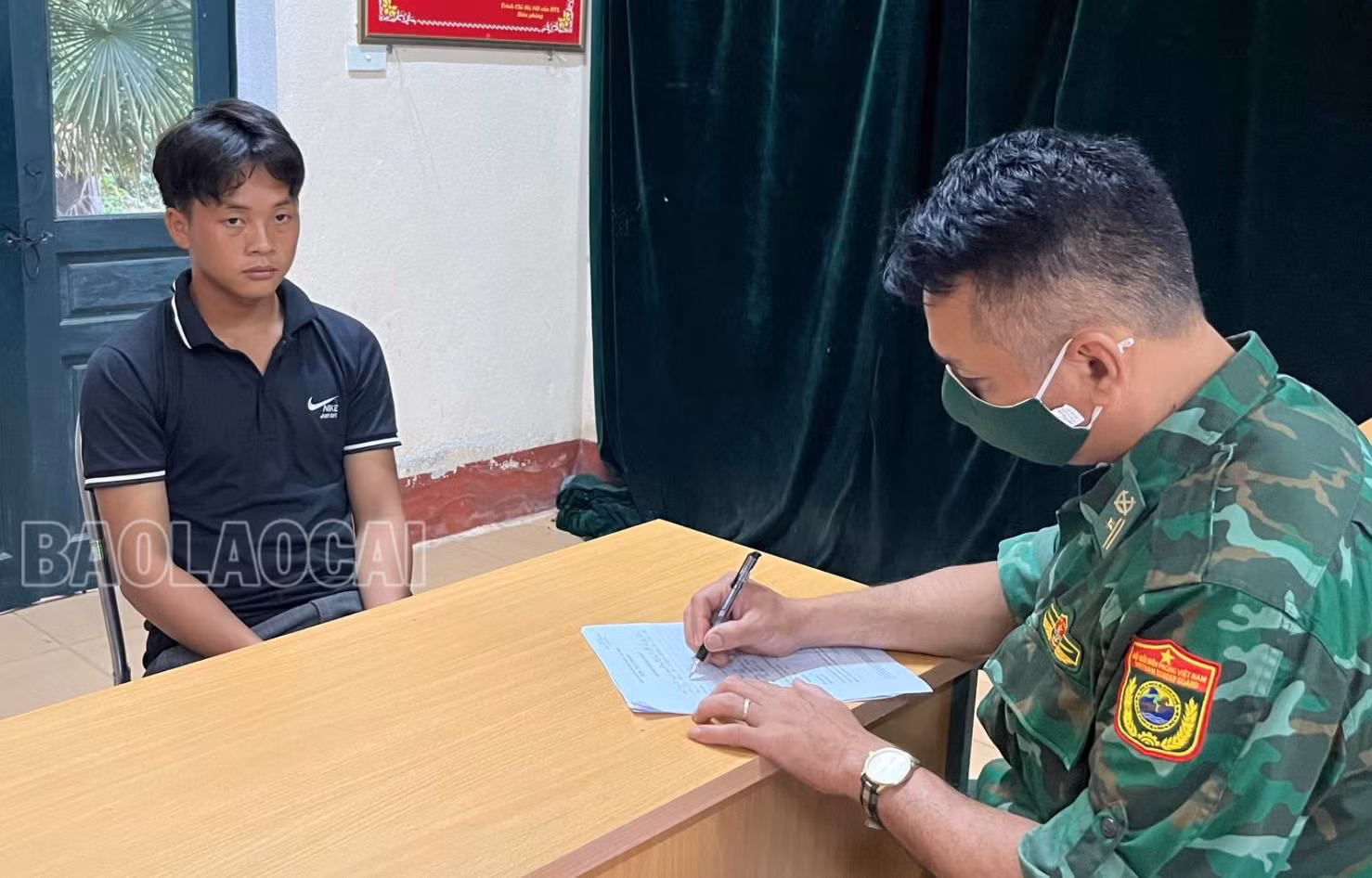 Đối tượng Giàng Seo Lìn nhận 1.100NDT để đưa 3 người vượt biên giới nhập cảnh vào Việt Nam.jpg