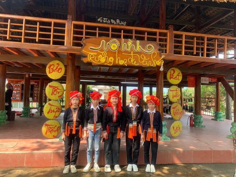 Mô hình trường học đa văn hóa tại Trường THCS số 1 xã Phú Nhuận.