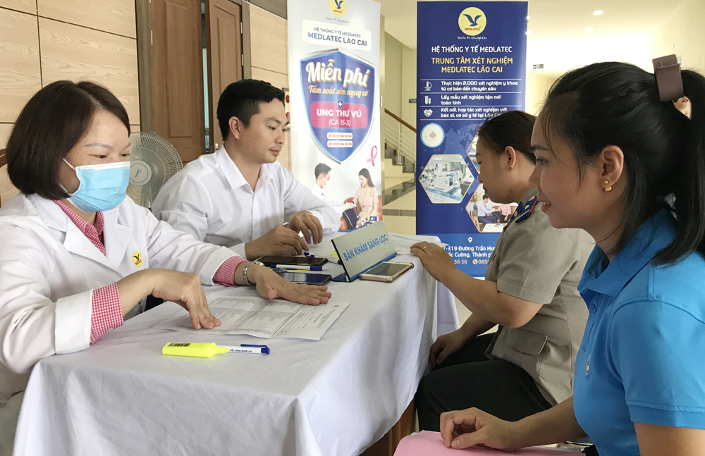 Khám sàng lọc cho đoàn viên công đoàn, người lao động. IMG-9103.jpg