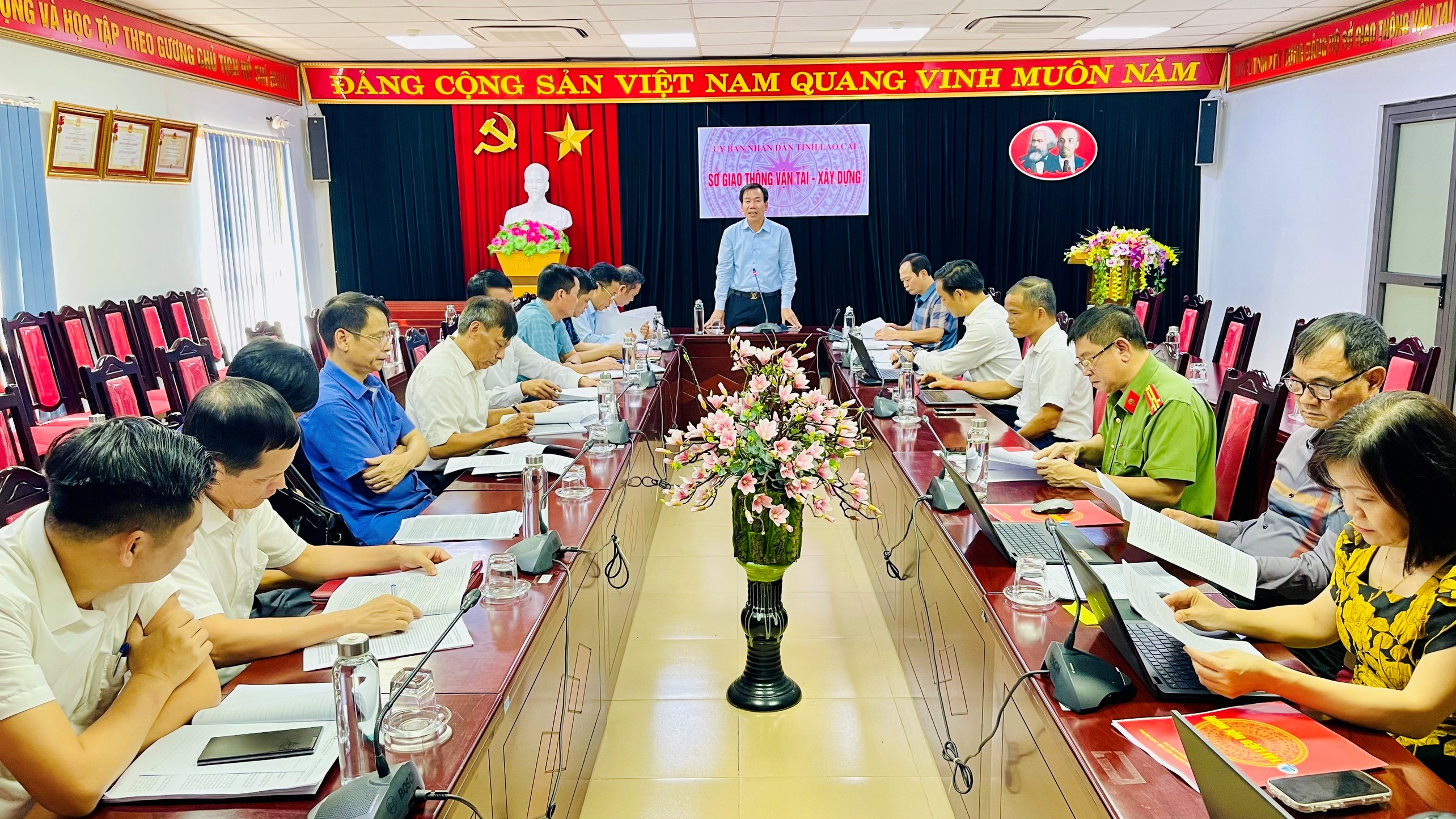 Đoàn kiểm tra làm việc tại Đảng bộ Sở Giao thông Vận tải – Xây dựng. 2.jpg