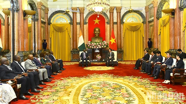 Quang cảnh buổi tiếp Chủ tịch Quốc hội Bờ Biển Ngà Adama Bictogo tại Phủ Chủ tịch.