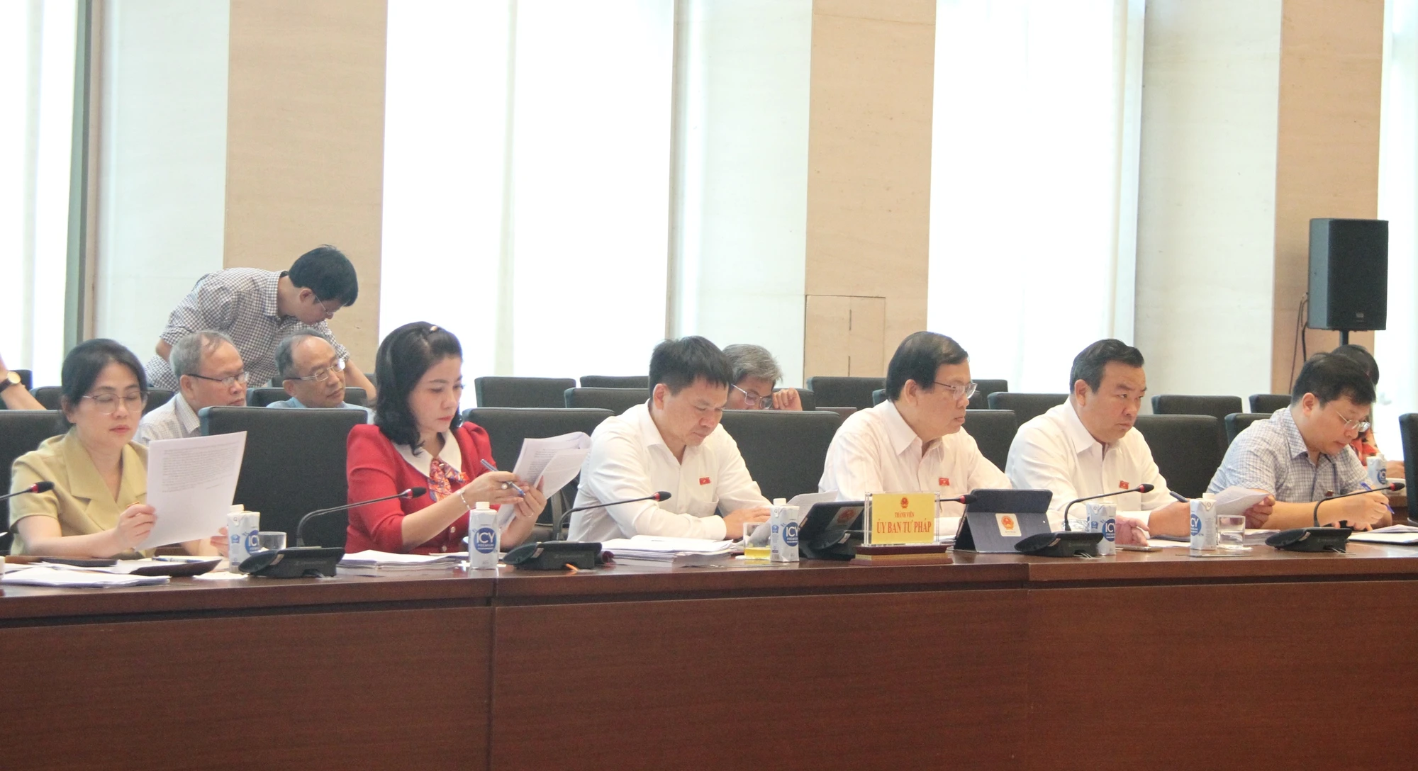 Các đại biểu tham dự Phiên họp.