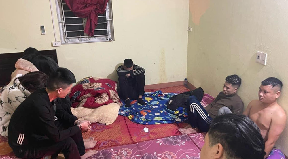 Các đối tượng tại nơi bắt giữ. cac-doi-tuong-tai-noi-bat-giu-5778.jpg