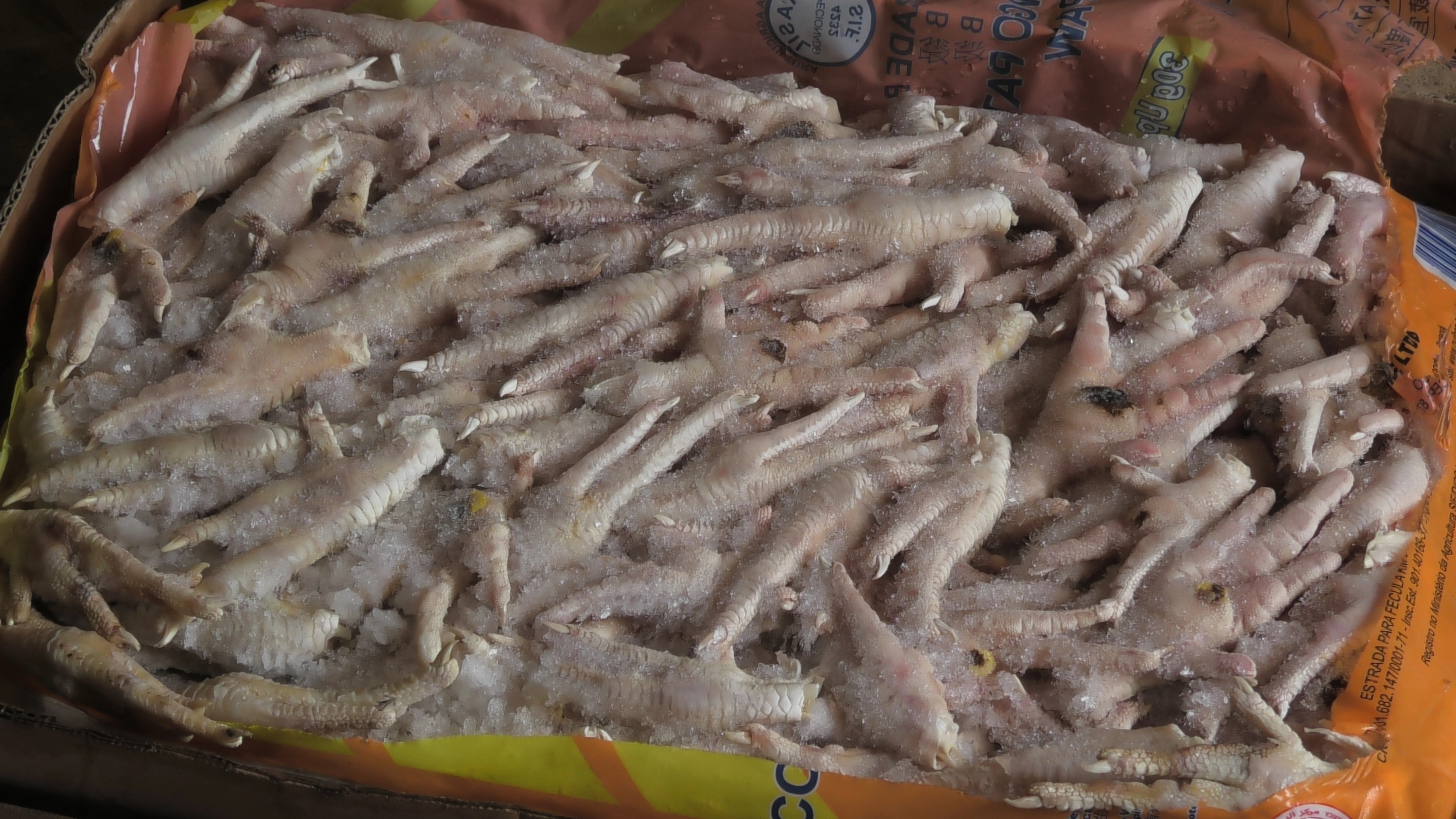 1.Chân gà đông lạnh đồn biên phòng Pha Long bắt giữ.JPG