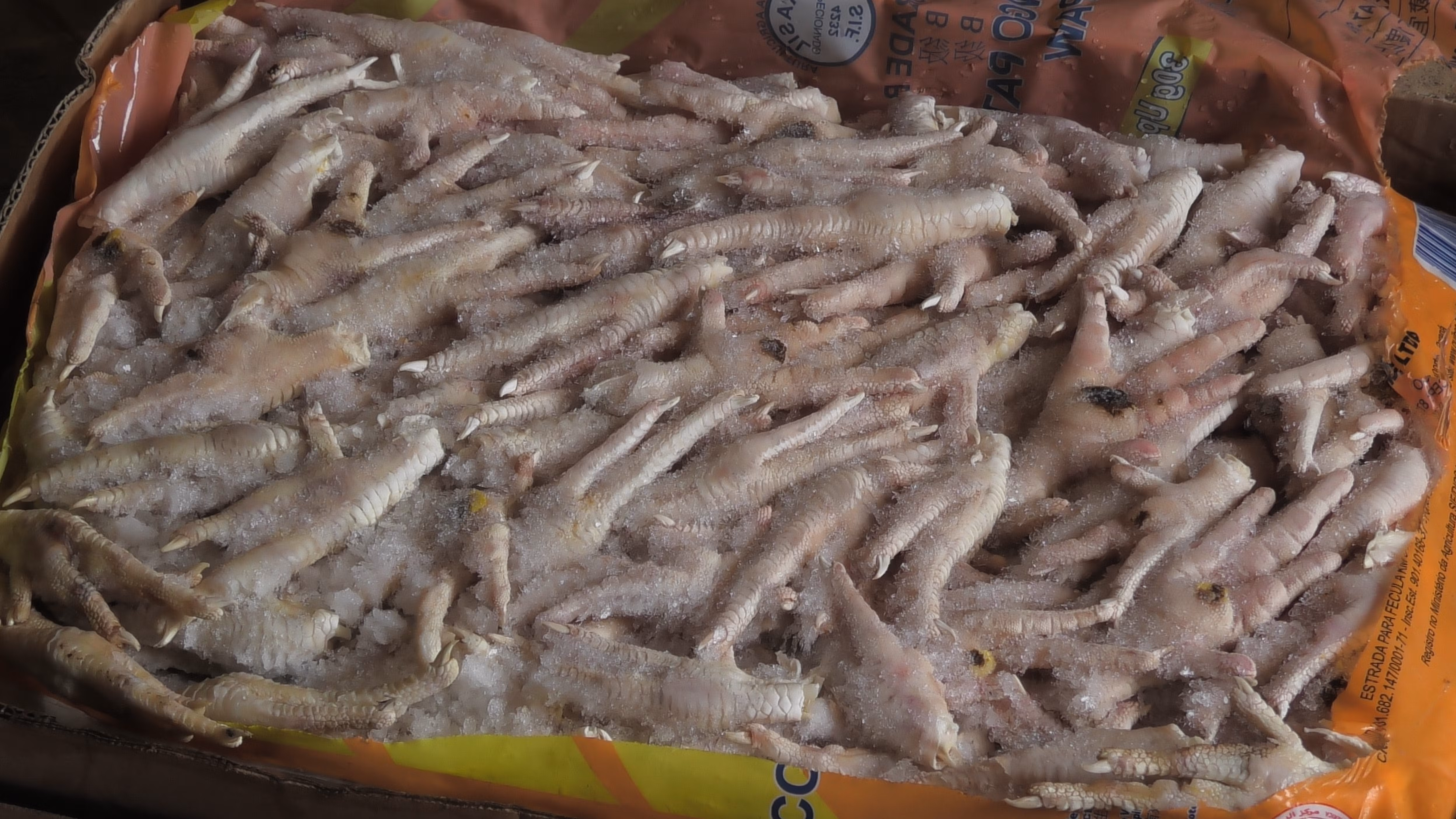 1.Chân gà đông lạnh đồn biên phòng Pha Long bắt giữ.JPG