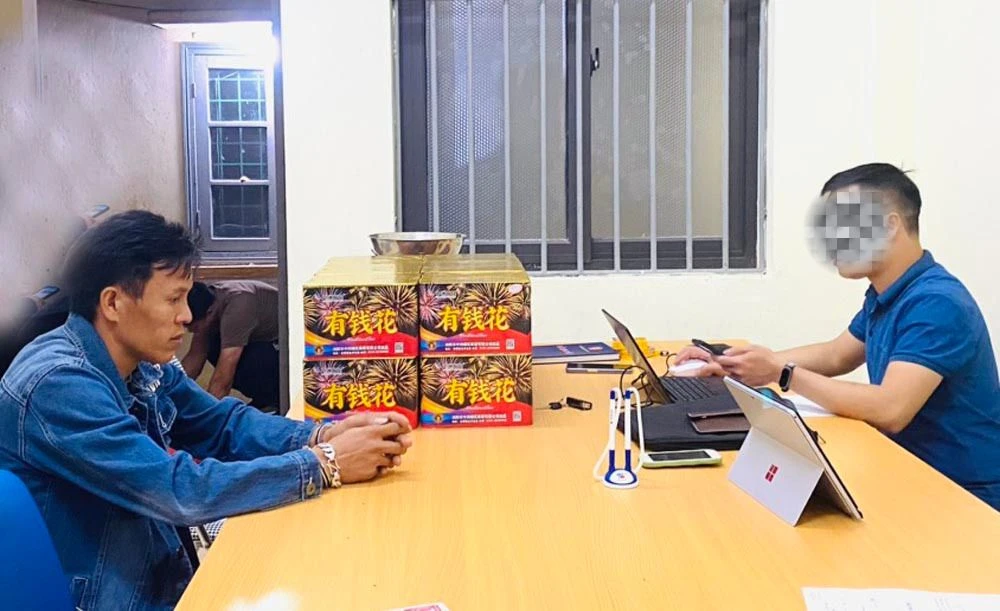 Đối tượng Sền Khấy Trường tại cơ quan điều tra.jpg