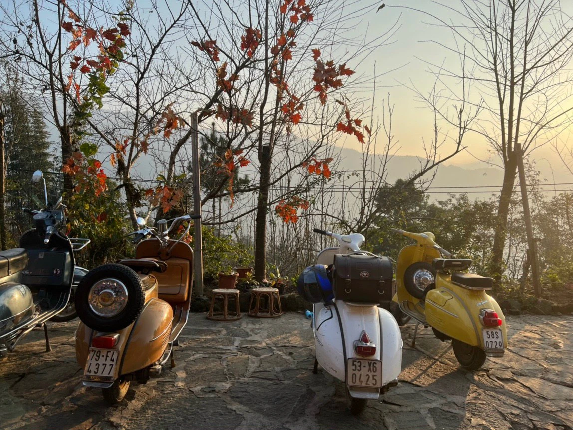 Du khách thập phương rất thích thú nơi này.