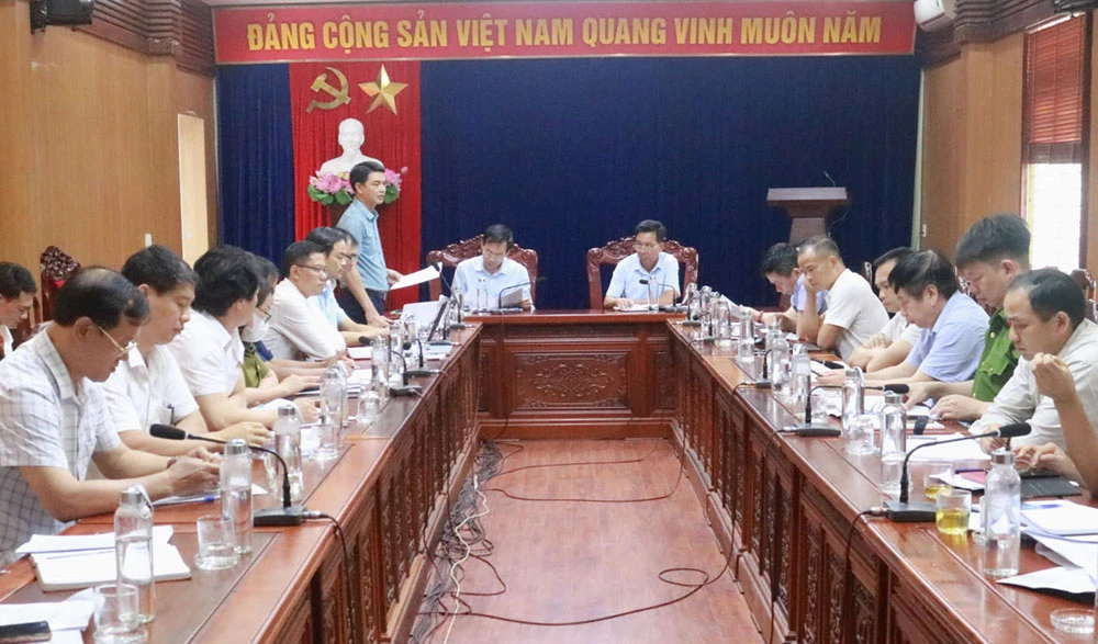 Quang cảnh buổi làm việc.jpg