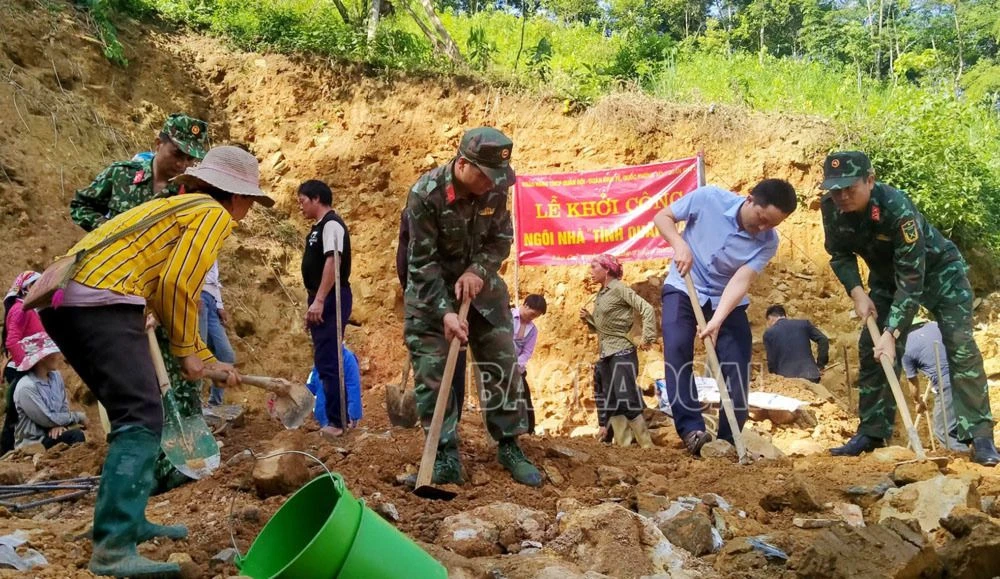 Các lực lượng tham gia Lễ khởi công ngôi nhà.jpg