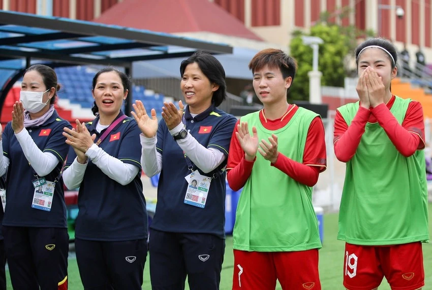 Át chủ bài Tuyết Dung hứa hẹn cùng đồng đội tuyển nữ Việt Nam chơi ra trò ở trận chung kết để đăng quang SEA Games 32.