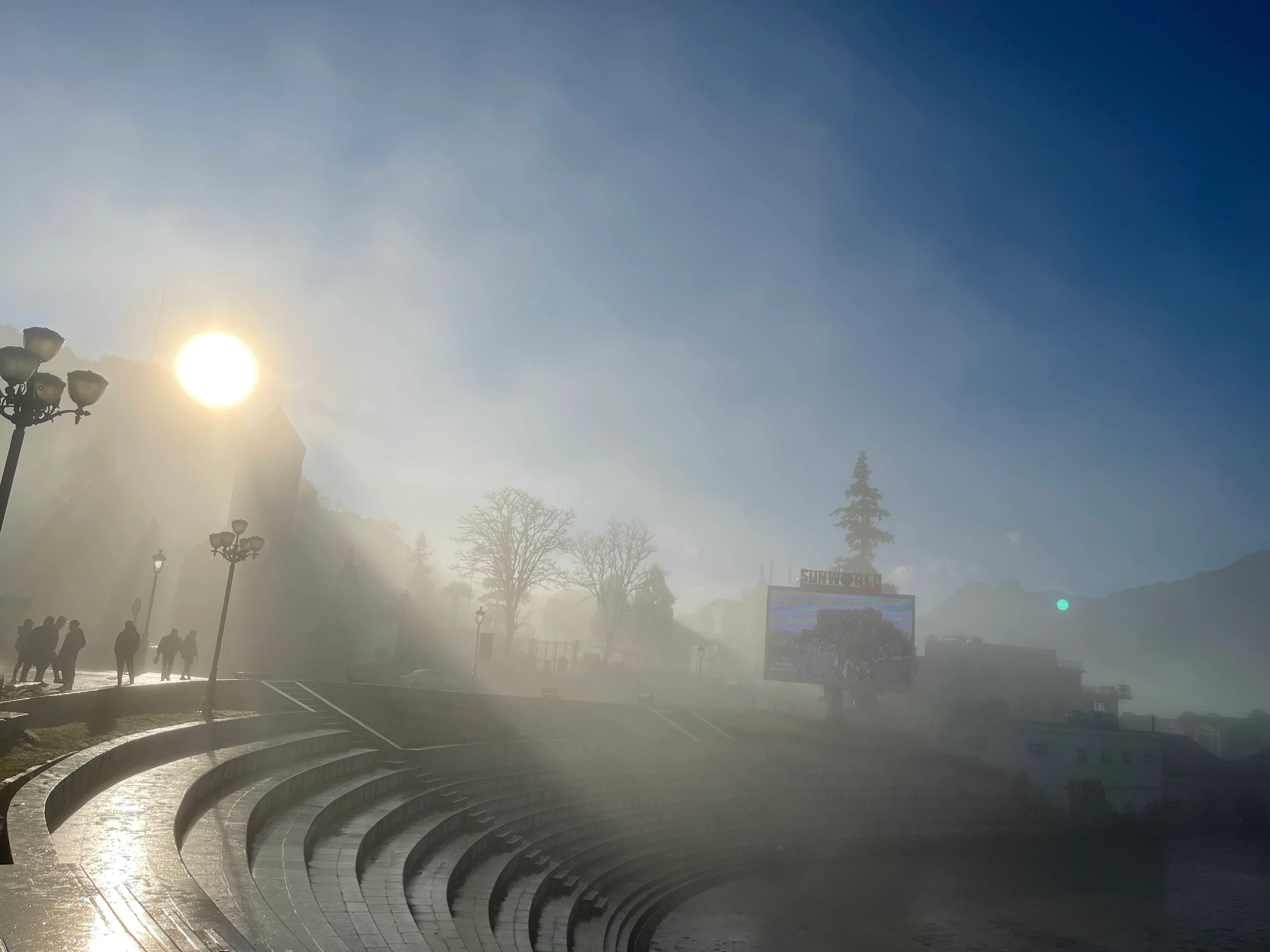 Sương mù sớm đông tại Sa Pa