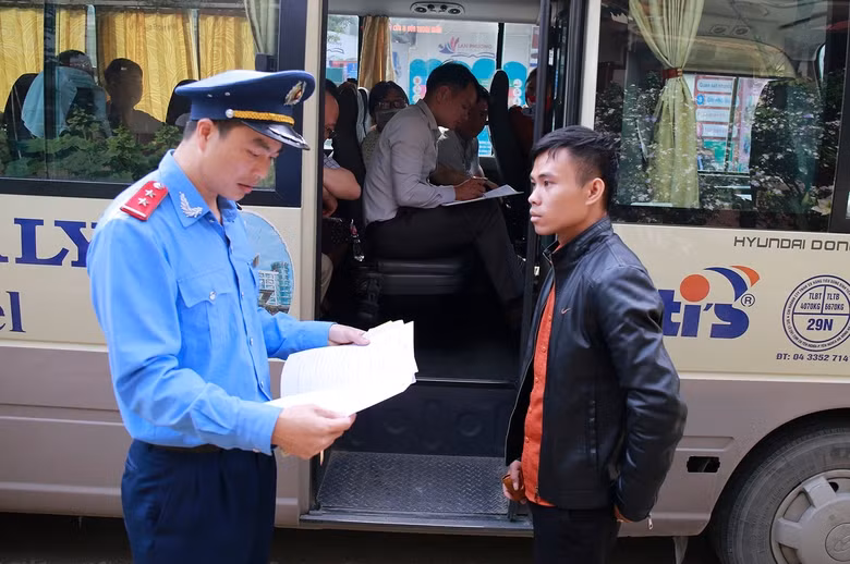 Kiểm tra phương tiện vận tải hành khách..jpg