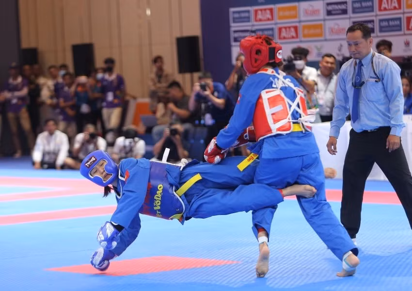 Võ sĩ Nguyễn Thị Hiền đánh bại đối thủ Lào ở chung kết...