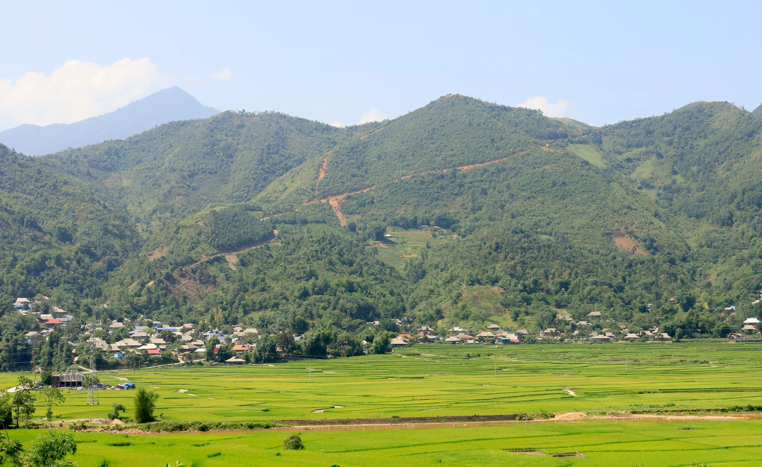 Một góc nông thôn mới xã Minh Lương.JPG