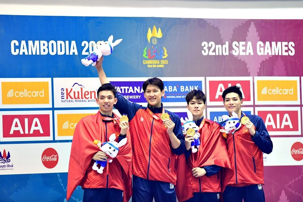 Bốn vận động viên giành HCV SEA Games 32 nội dung 4x200m bơi tiếp sức tự do nam.