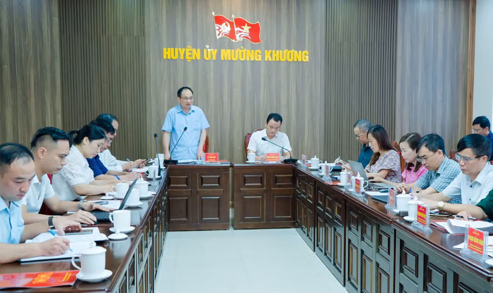 Quang cảnh buổi làm việc.jpg