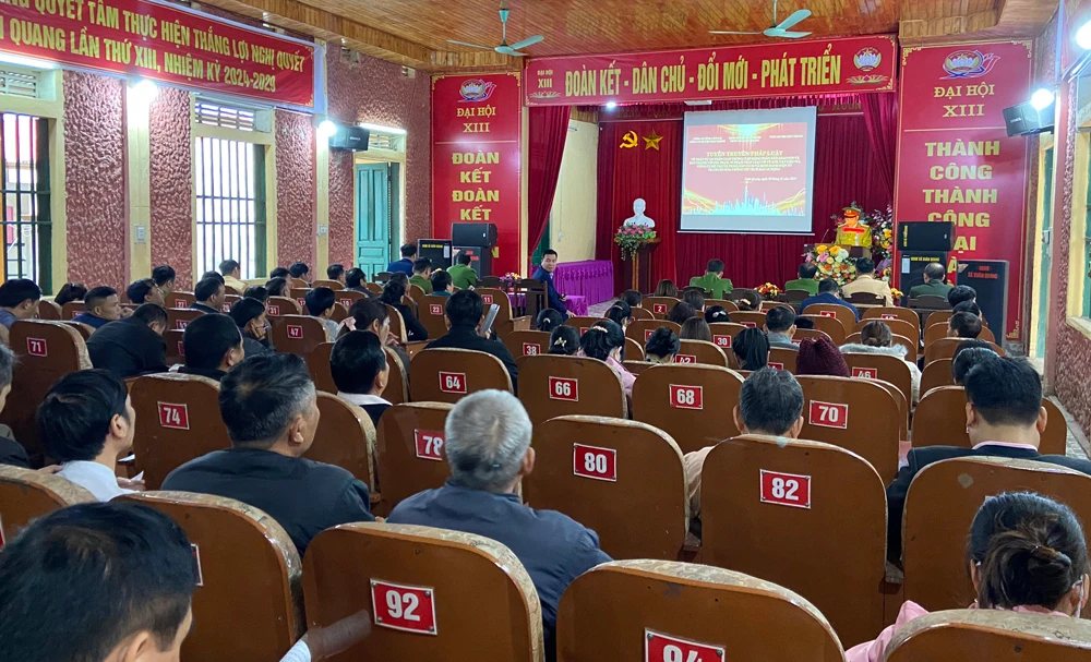 Công an huyện Bảo Thắng tuyên truyền về tác hại của VK,VLN, CCHT và pháo.jpg