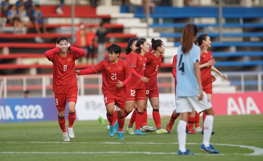 Tiền vệ Thùy Trang (8) từng ghi một siêu phẩm khó quên vào lưới Myanmar ở vòng bảng.