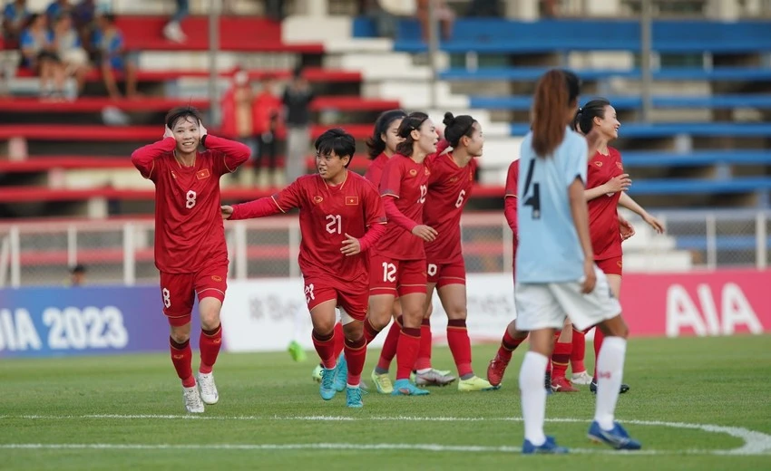 Tiền vệ Thùy Trang (8) từng ghi một siêu phẩm khó quên vào lưới Myanmar ở vòng bảng.