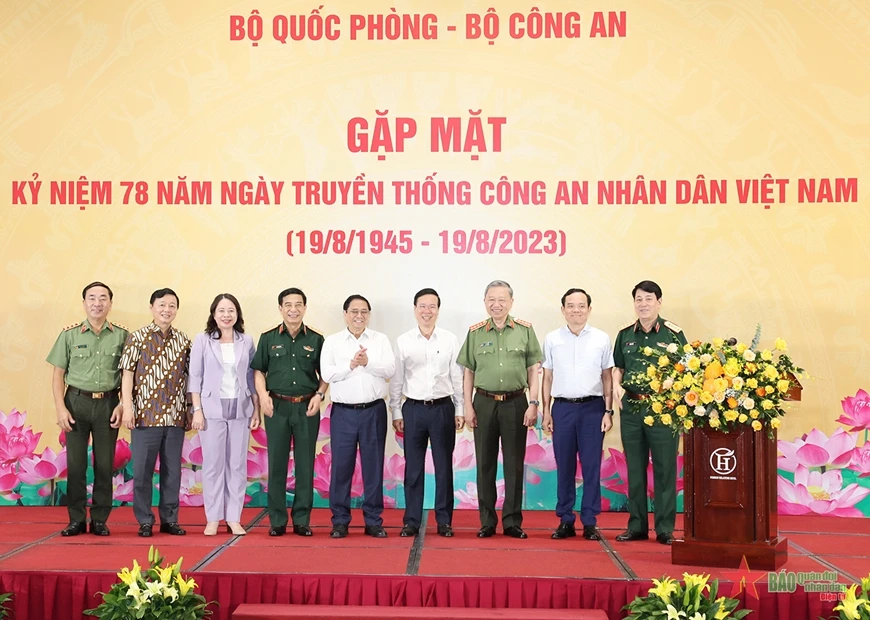 Lãnh đạo Đảng, Nhà nước, Bộ Quốc phòng, Bộ Công an tại buổi gặp mặt.