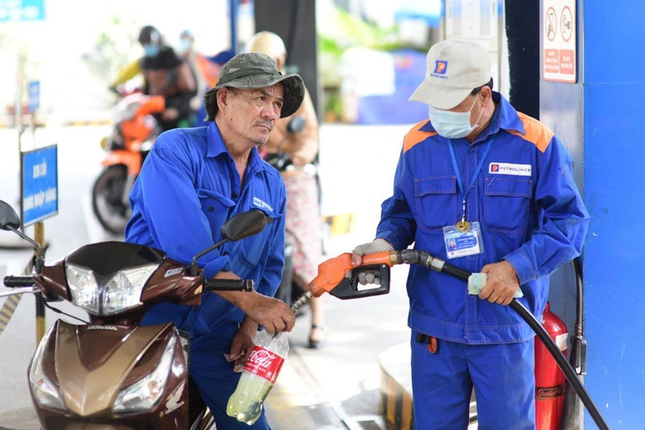 Giá xăng dầu tăng lần thứ 5 liên tiếp. Giá xăng dầu tăng lần thứ 5 liên tiếp.