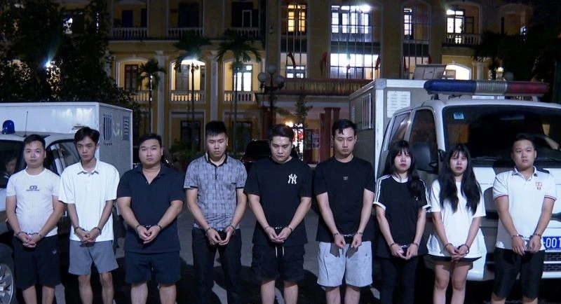 Các đối tượng lừa đảo, chiếm đoạt tài sản trên không gian mạng bị bắt tạm giam.