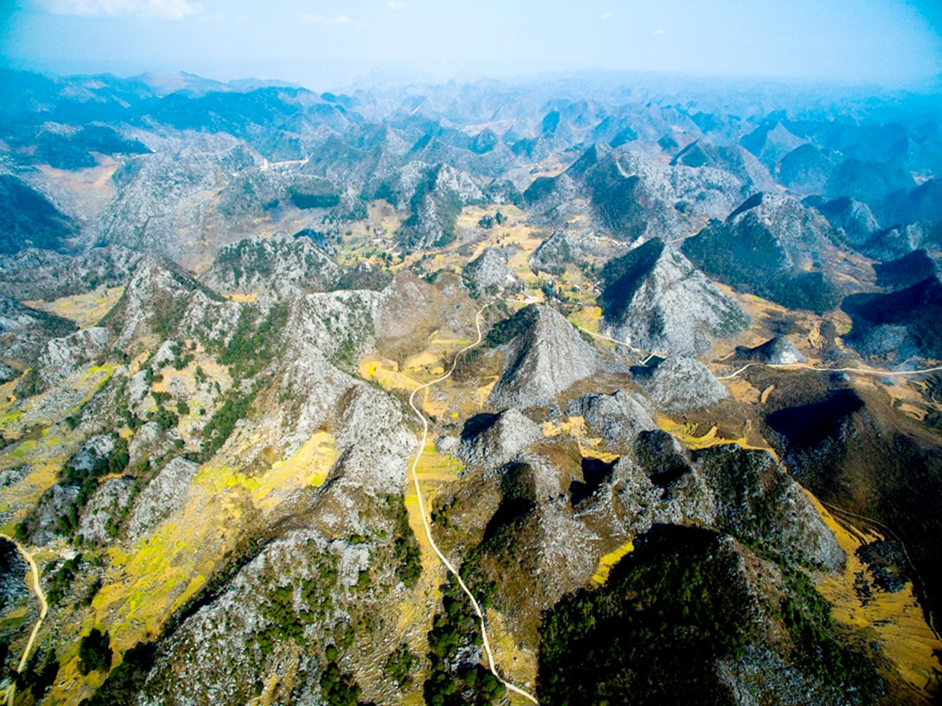 Cao nguyên đá Đồng Văn nhìn từ trên cao.