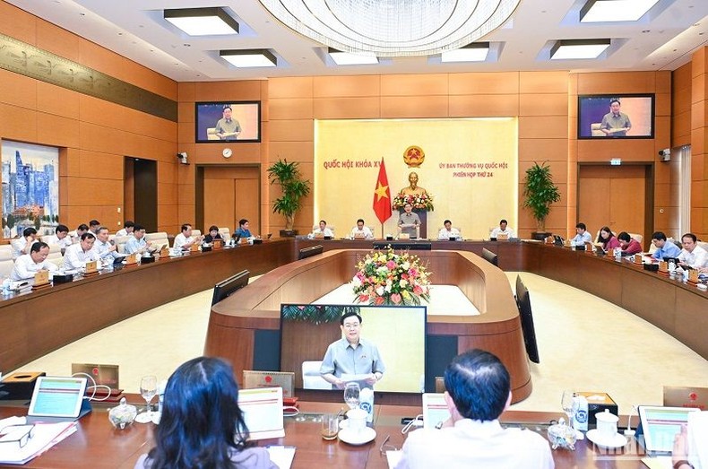 Quang cảnh Phiên họp thứ 24 của Ủy ban Thường vụ Quốc hội sáng 12/7. Quang cảnh Phiên họp thứ 24 của Ủy ban Thường vụ Quốc hội sáng 12/7.