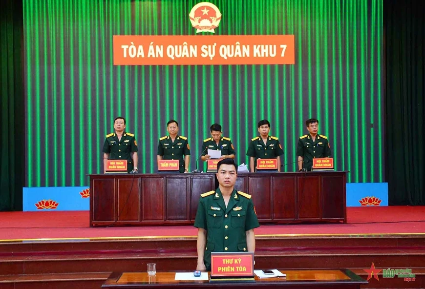 Chủ tọa phiên tòa tuyên án sơ thẩm.