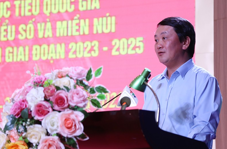 Đồng chí Hầu A Lềnh, Bộ trưởng, Chủ nhiệm Ủy Ban Dân tộc phát biểu kết luận Hội nghị. Đồng chí Hầu A Lềnh, Bộ trưởng, Chủ nhiệm Ủy Ban Dân tộc phát biểu kết luận Hội nghị.