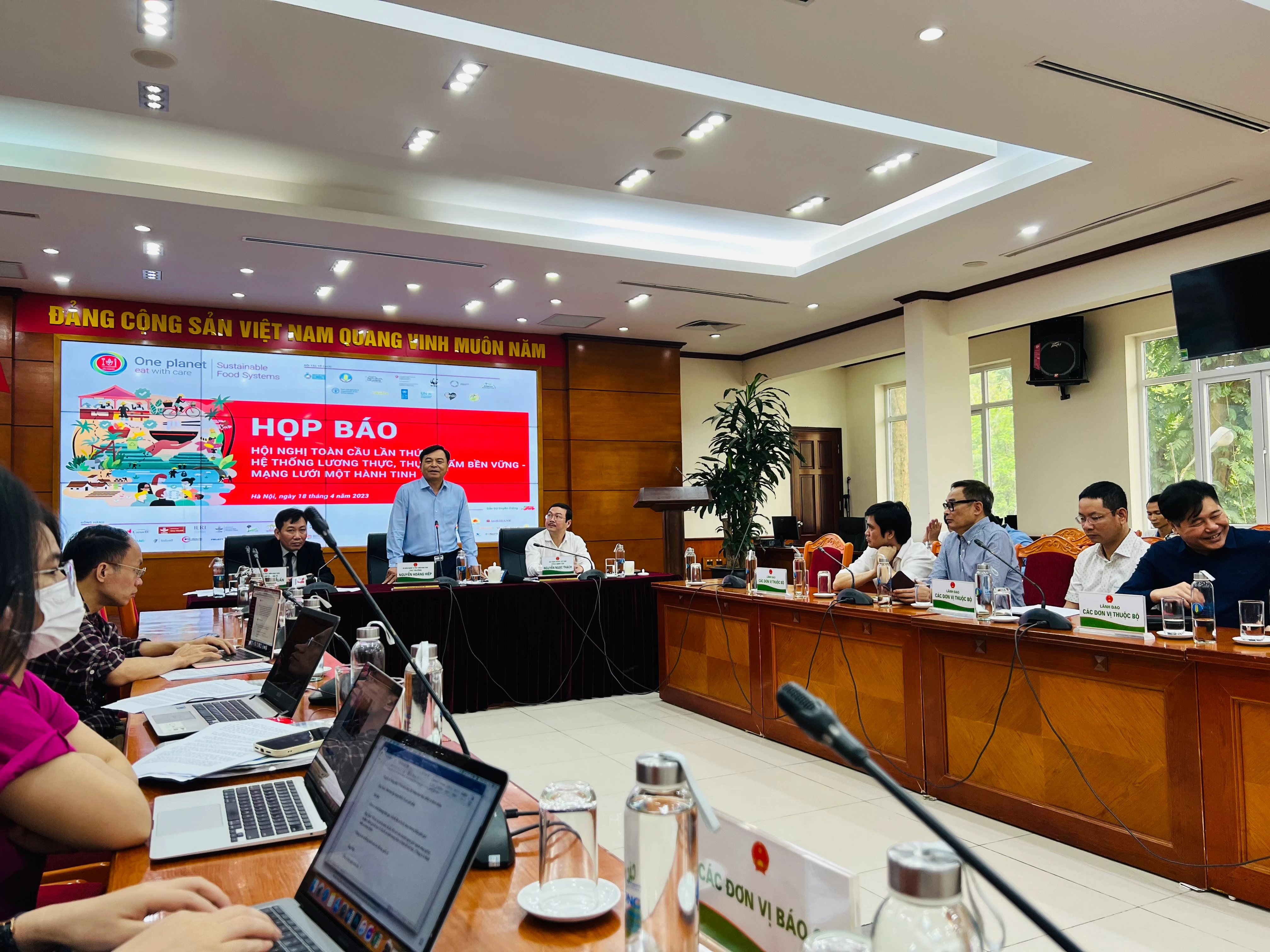 Thứ trưởng Bộ Nông nghiệp và Phát triển nông thôn Nguyễn Hoàng Hiệp chia sẻ tại buổi họp báo sáng 18/4.