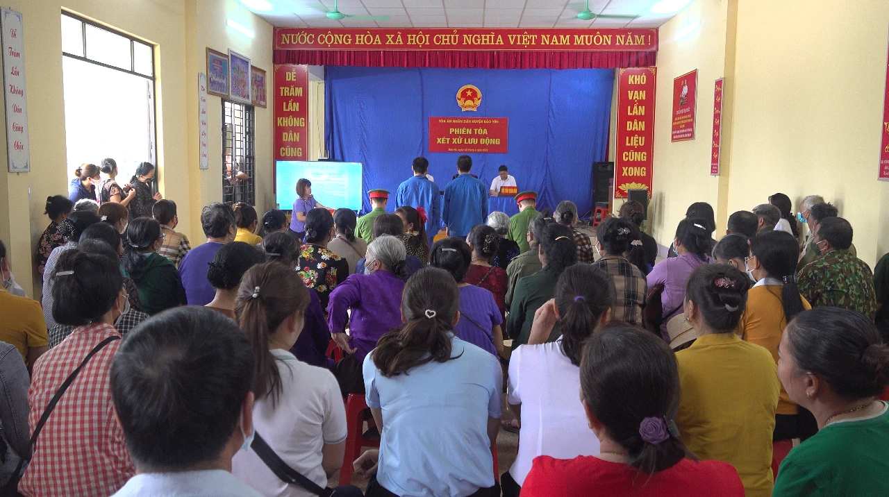 Quang cảnh phiên tòa xét xử 1.png