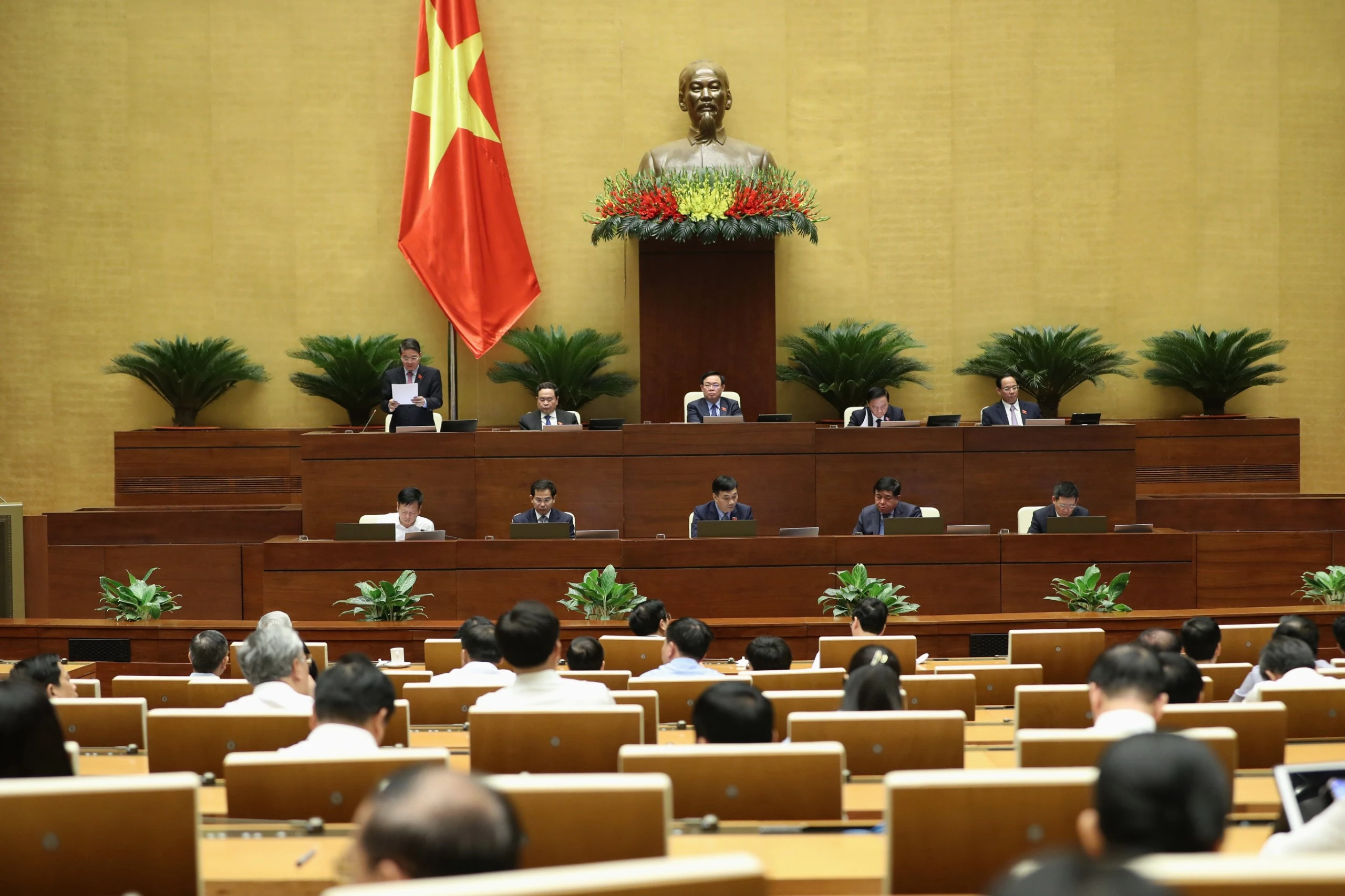 Quốc hội tiếp tục thảo luận tại hội trường.