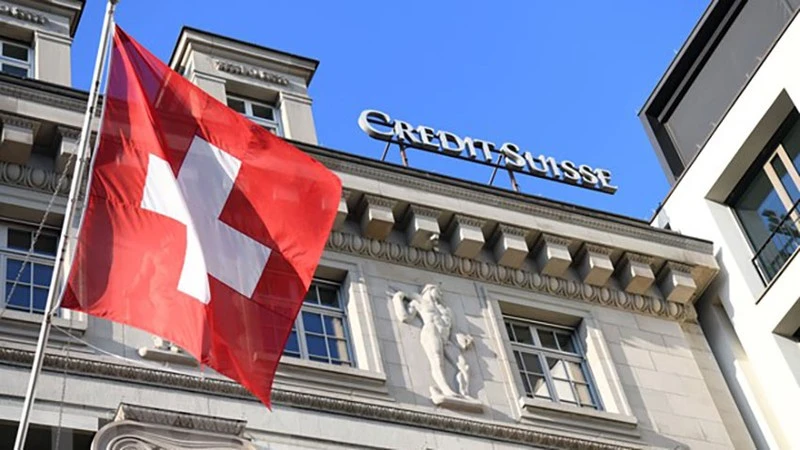 Sự sụp đổ của ngân hàng Credit Suisse khiến nhiều người dân tìm kiếm kênh đầu tư khác.