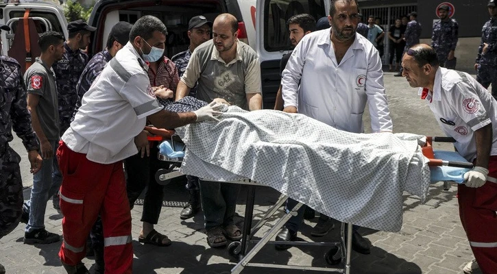 Người bị thương được đưa vào Bệnh viện Shifa ở Gaza.