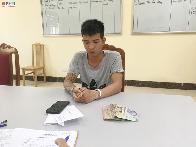 Đối tượng Hà Đình Hào tại cơ quan Công an. Đối tượng Hà Đình Hào tại cơ quan Công an.