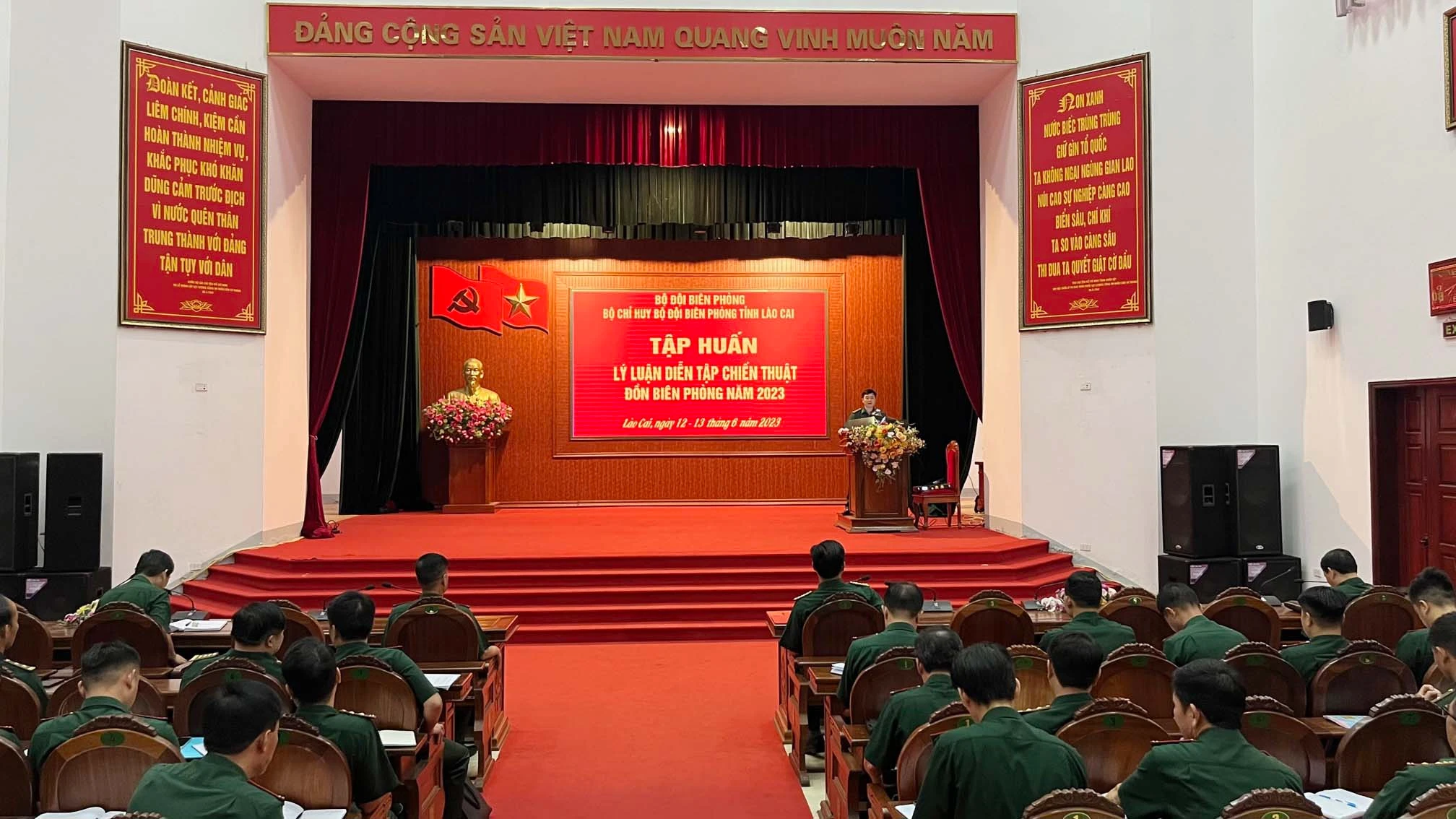 Quang cảnh lớp tập huấn diễn tập chiến thuật cấp đồn Biên phòng.jpg