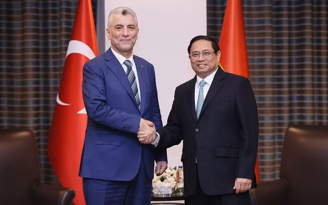 Thủ tướng Chính phủ Phạm Minh Chính tiếp Bộ trưởng Thương mại Thổ Nhĩ Kỳ Omer Bolat.