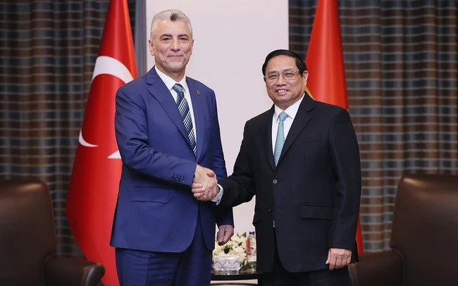 Thủ tướng Chính phủ Phạm Minh Chính tiếp Bộ trưởng Thương mại Thổ Nhĩ Kỳ Omer Bolat.