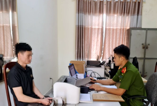Ông L.V.N (ở Mường Than, huyện Than Uyên) tại cơ quan công an