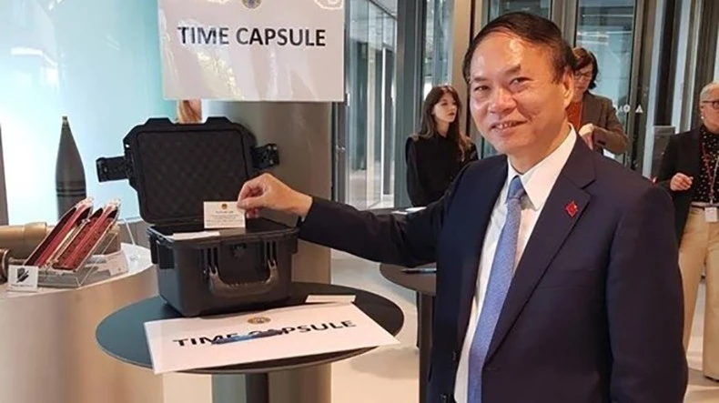 Đại sứ Việt Nam tại Hà Lan Phạm Việt Anh.