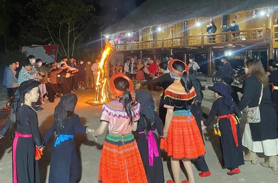 Du khách trải nghiệm tại Homestay Tài Ngào, xã Thượng Lâm, huyện Lâm Bình, Tuyên Quang. 21.jpg