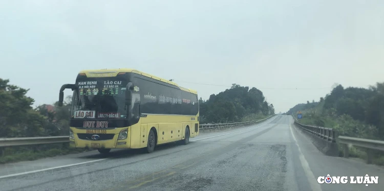 Hiện đoạn Yên Bái - Lào Cai thuộc tuyến cao tốc Nội Bài - Lào Cai với quy mô 2 làn xe đã không đáp ứng được yêu cầu vận tải.