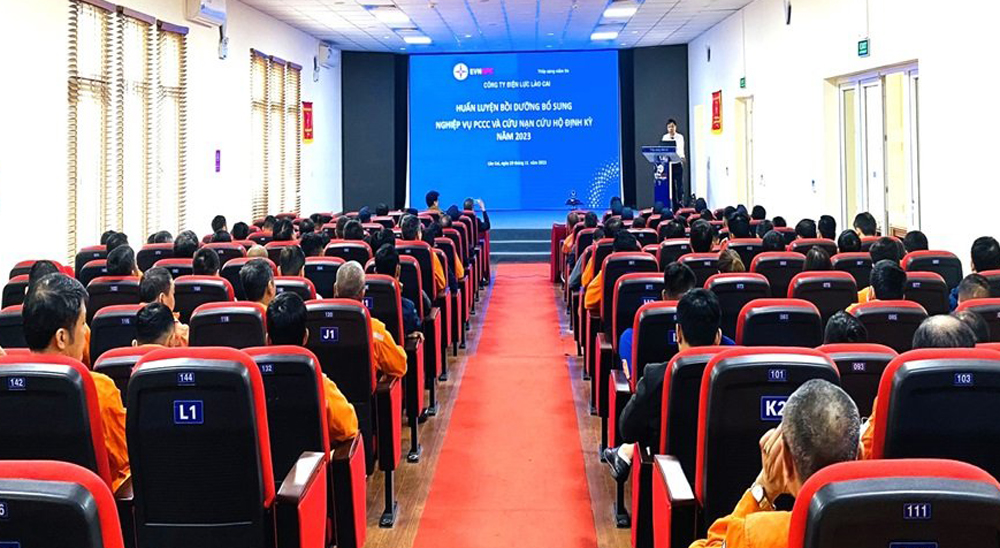 Quang cảnh buổi huấn luyện. z4926832499527_0d94d49769fb4d23c1222c7d356cefea.jpg
