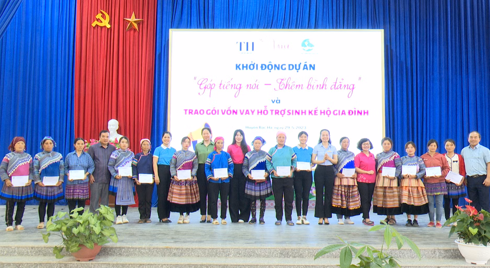 15 gói hỗ trợ vốn vay cho 15 hội viên phụ nữ có hoàn cảnh khó khăn – mong muốn cải thiện sinh kế và thúc đẩy bình đẳng giới.jpg