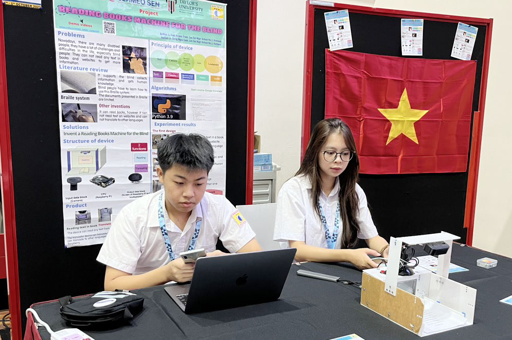 Đặng Ngọc Lâm và Trần Huyền Trâm. z4758586886987_edf74cbedefc317de1ee448831c2447f.jpg