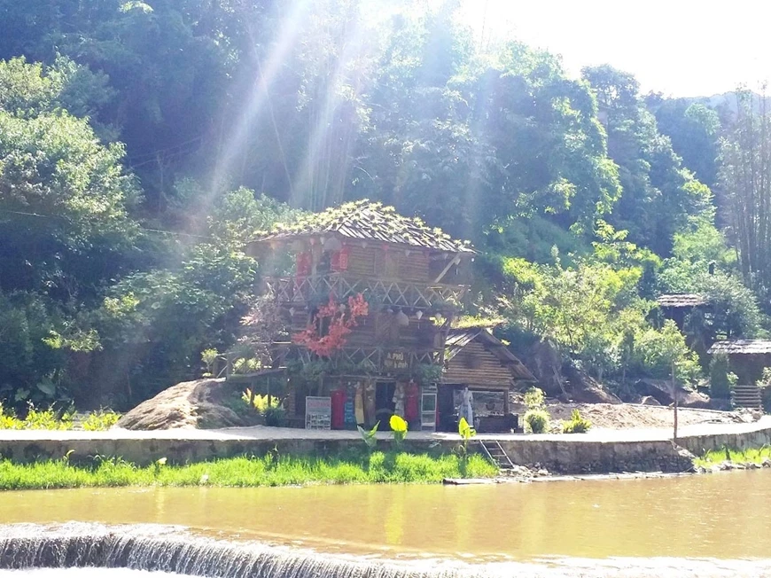 Khung cảnh bản Cát Cát thơ mộng dưới nắng chiều.