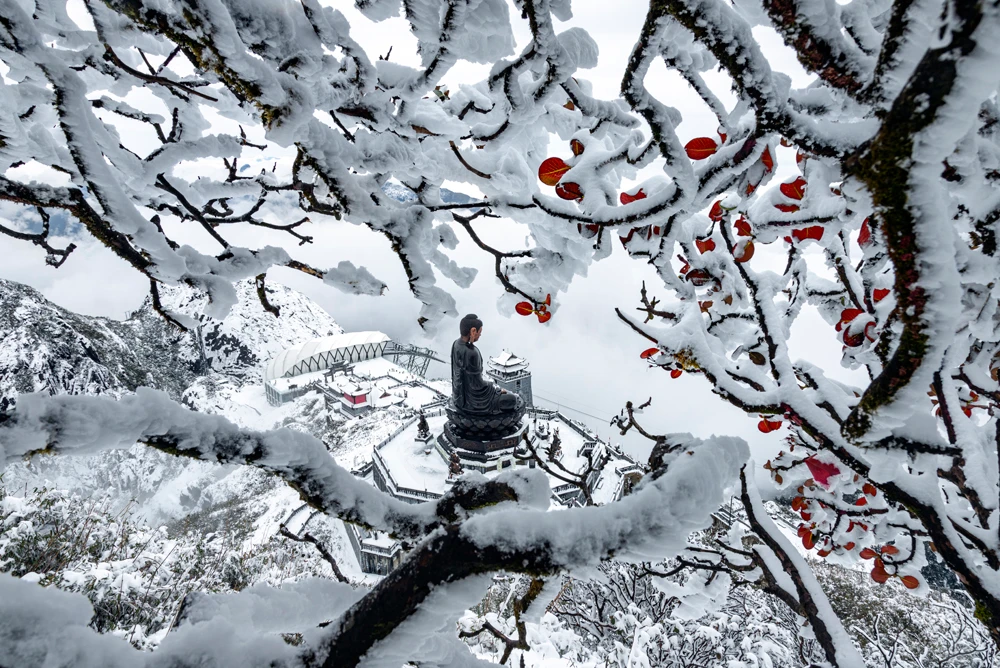 A snow blanket on the summit of Fansipan. Credit Le Viet Khanh.jpg